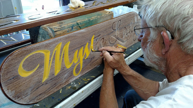 preparting carved letters for the application of gold leaf