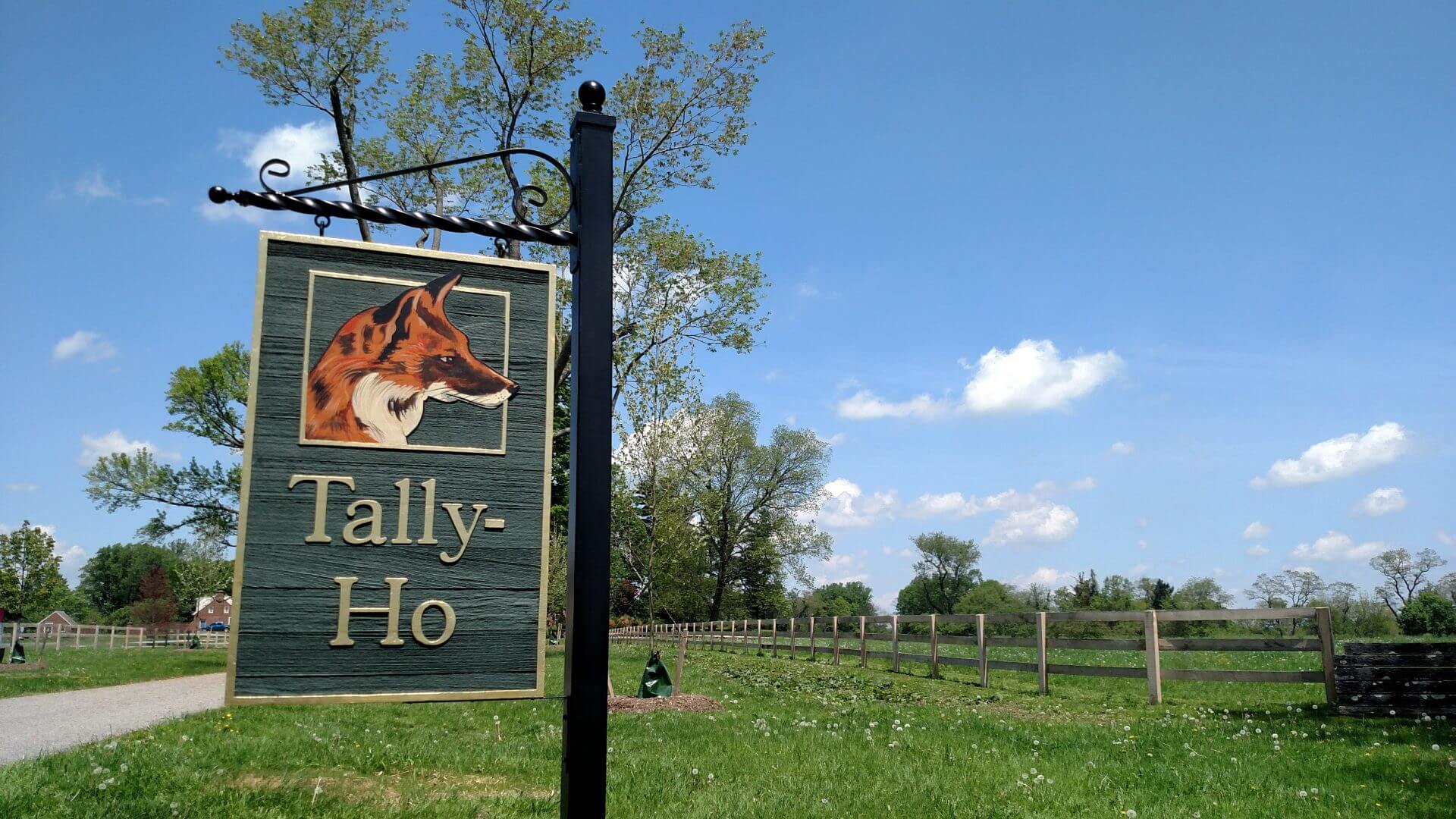 Farm Entrance Signs at Tally-Ho