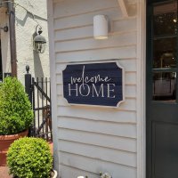 The entrance of Welcome Home specialty shop on State Circle in the Annapolis Historic District.